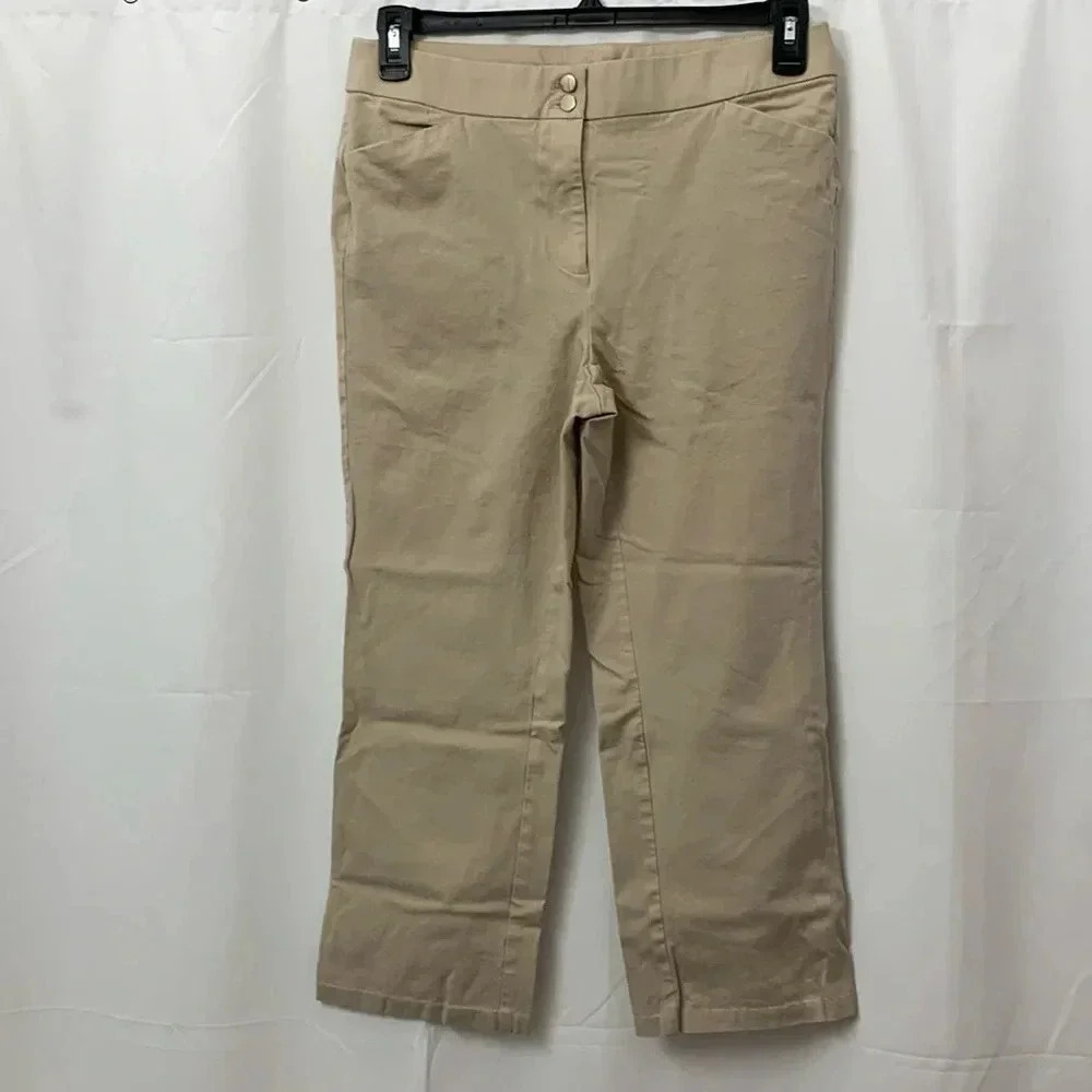 Women’s Chico’s Khaki Cropped Pants Size 6 EUC